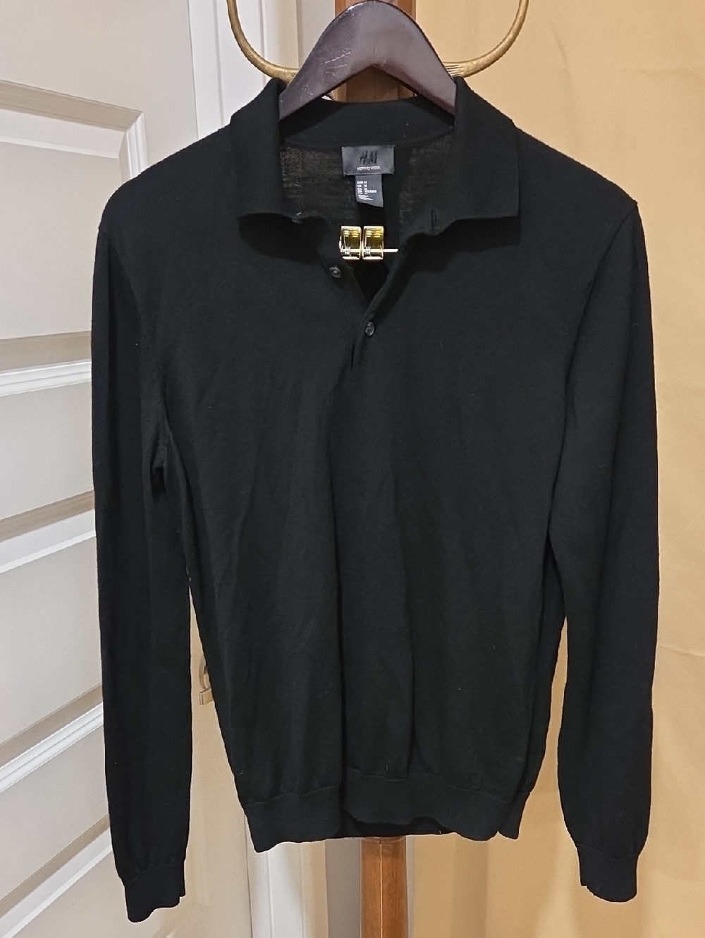H&M Men's Black Wool V-Neck Long-Sleeve Sweater
